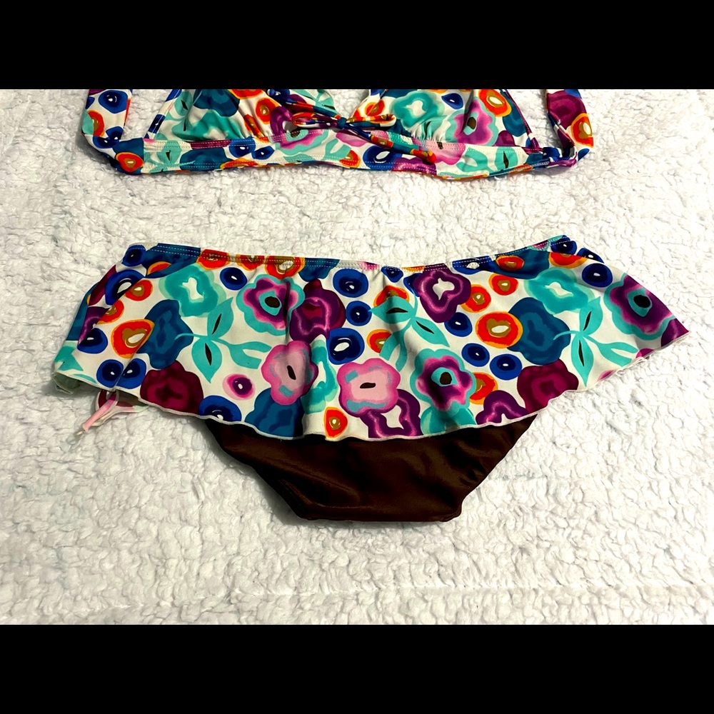 Cute & Flirty Ruffled Bikini - Picture 4 of 5